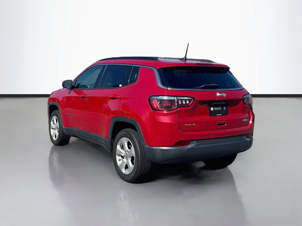 Used 2019 Red Jeep Latitude image 8