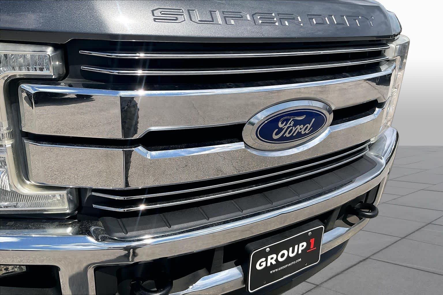 Used 2019 Magnetic Metallic Ford LARIAT image 28