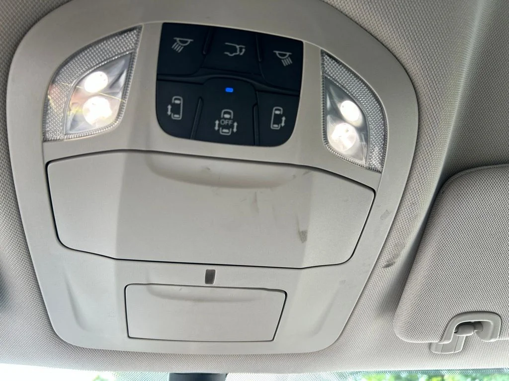 Used 2024 Black Chrysler Select image 20