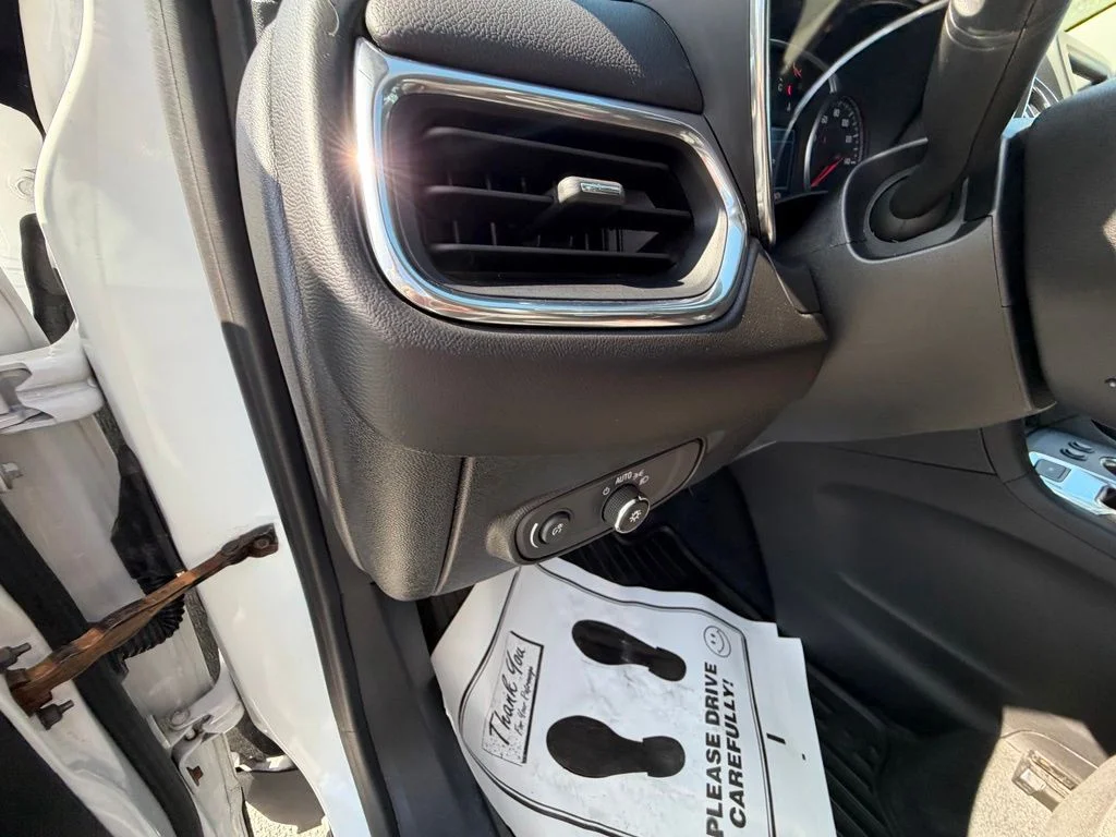 Used 2019 White Chevrolet LT image 17