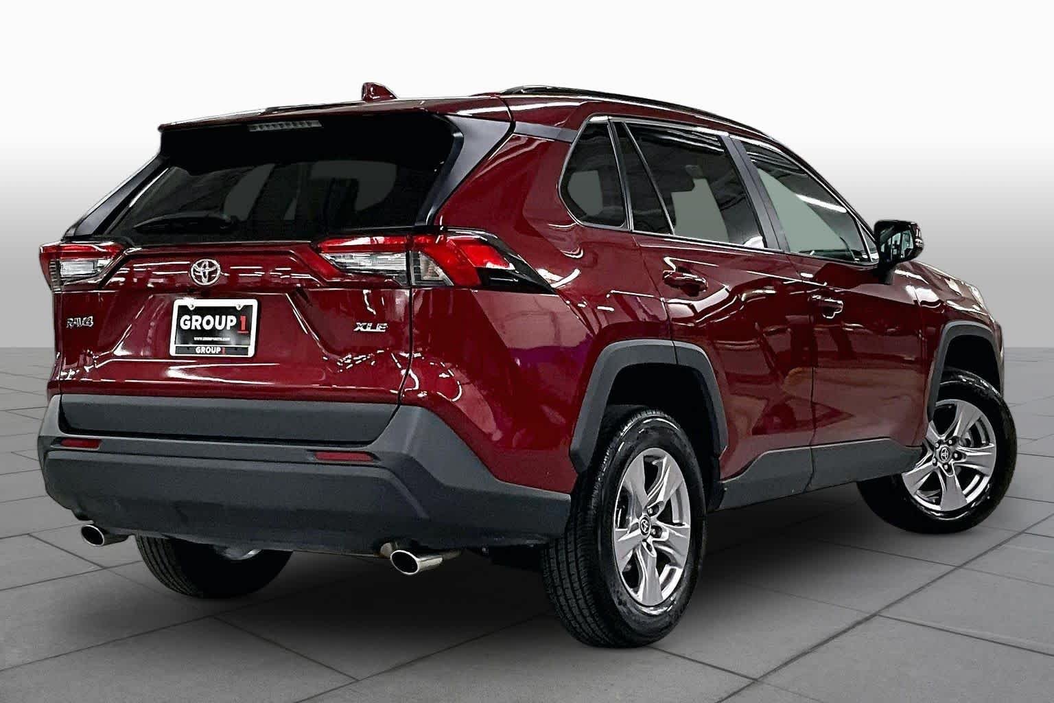 Used 2025 Ruby Flare Pearl Toyota XLE image 13