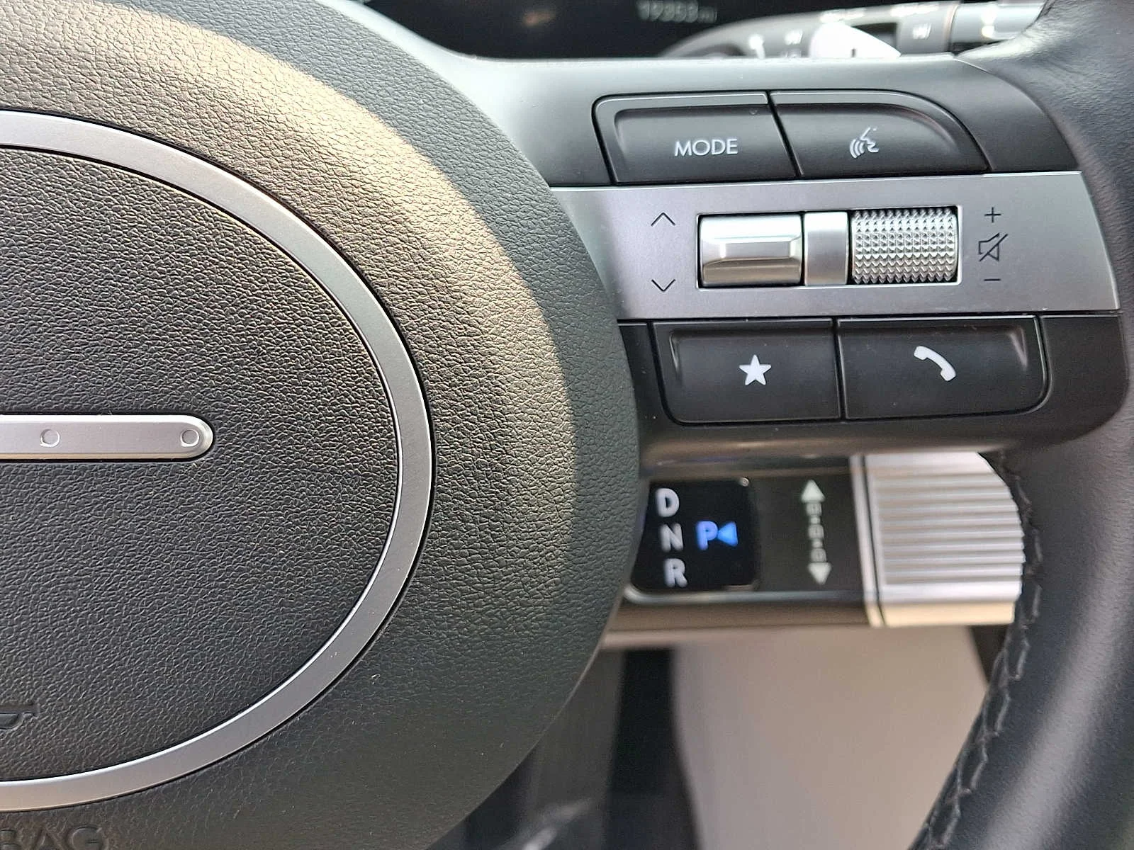 Used 2025 Rockwood Green Hyundai Limited image 22