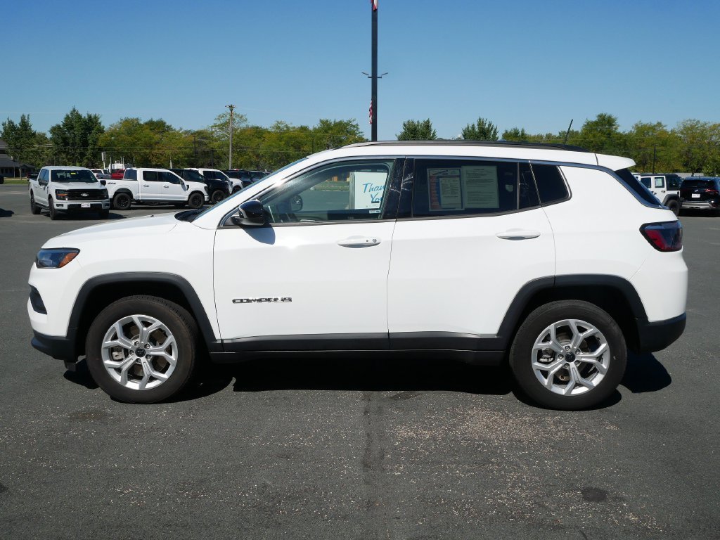 Certified Used 2025 Bright White Clearcoat Jeep Latitude image 5