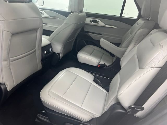 New 2026 Star White Metallic Tri-Coat Ford Active image 12