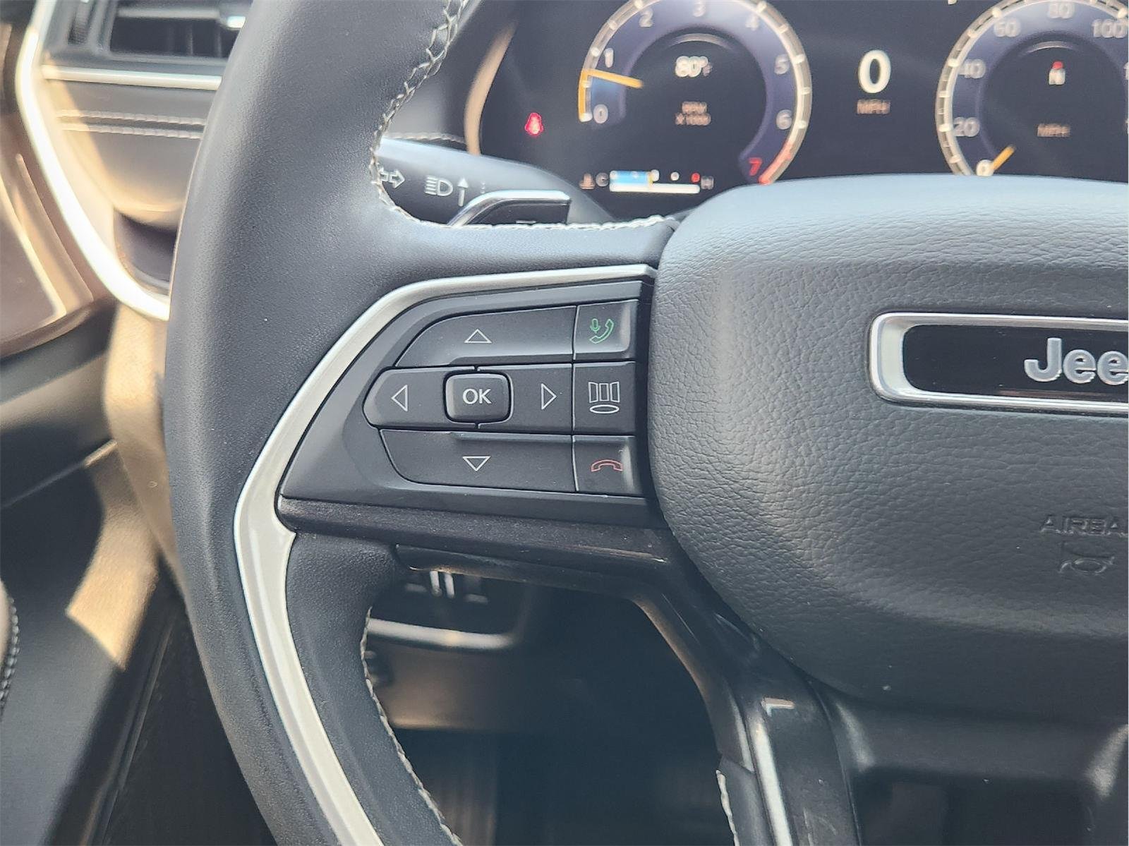 2023 Jeep Grand Cherokee L photo 28 of 34
