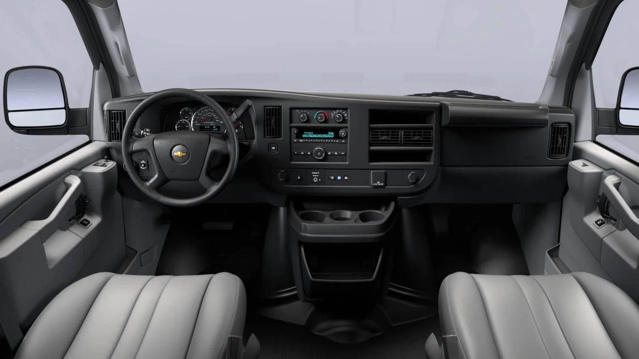 2025 Chevrolet Express Cargo Work Van - Photo 6