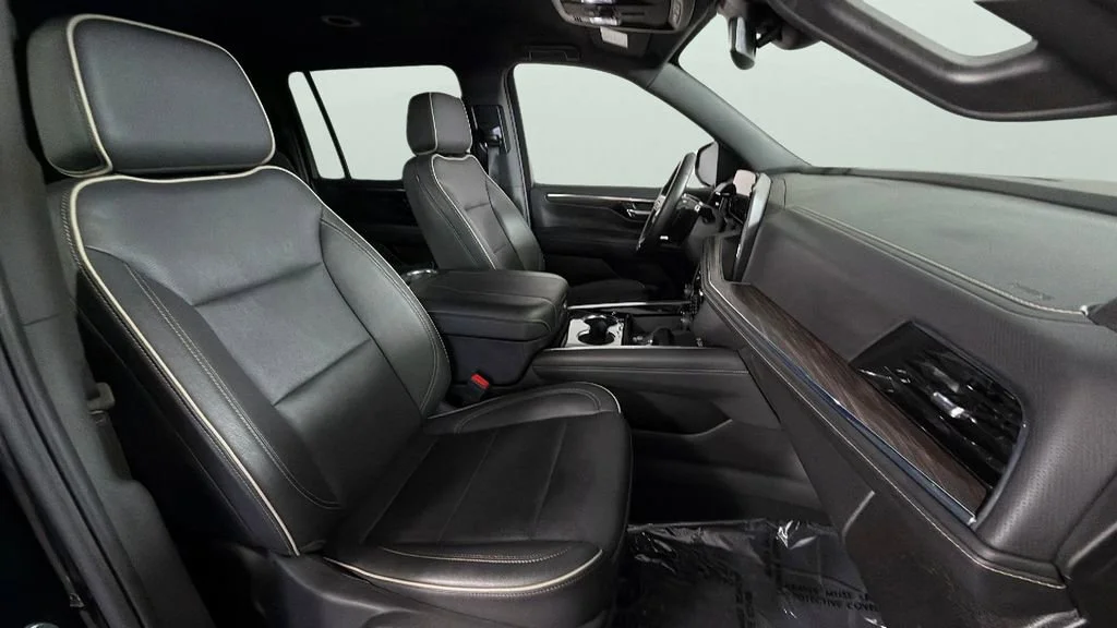 Used 2025 Black Chevrolet Premier image 35