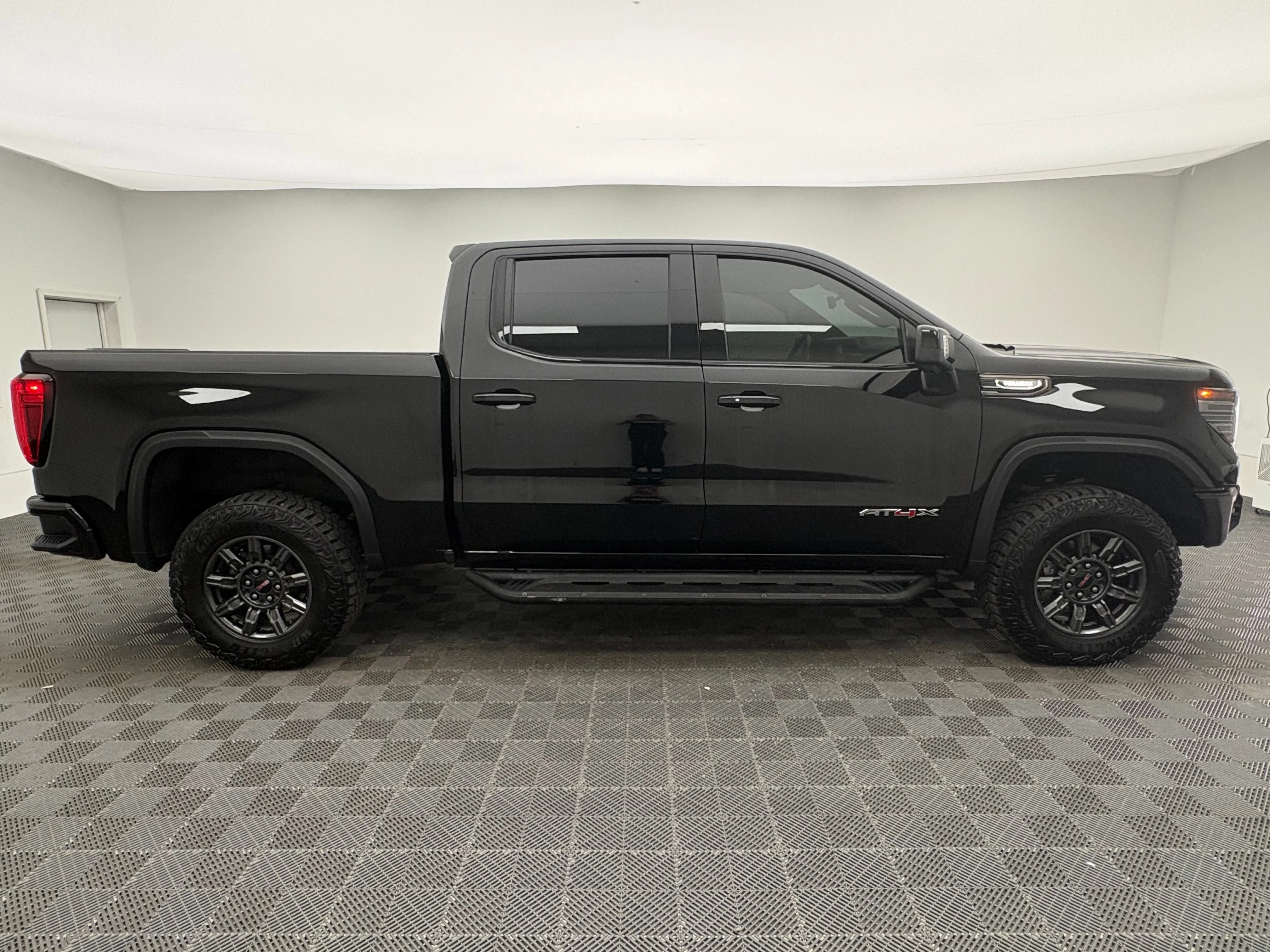 Used 2024 Onyx Black GMC AT4X image 9