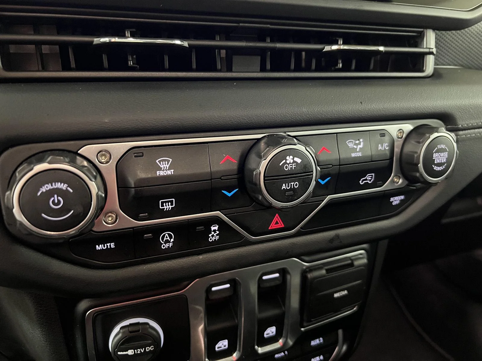 Used 2024 Black Clearcoat Jeep Rubicon image 19