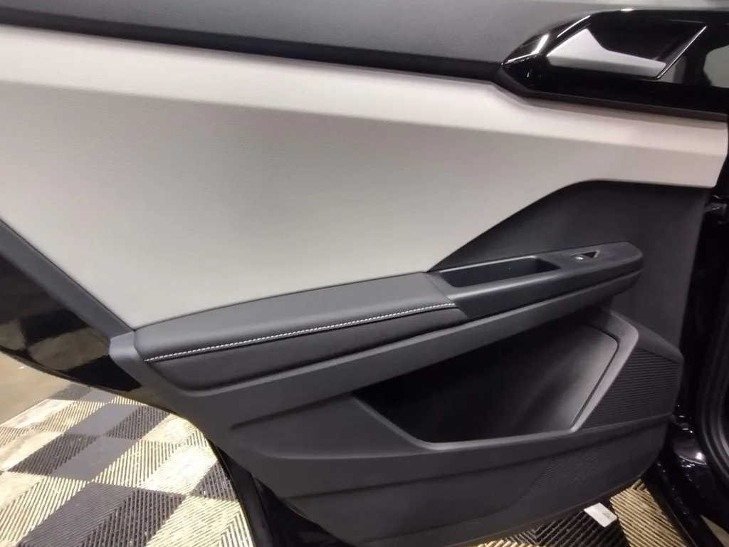 New 2026 Black Volkswagen 1.5T S image 32