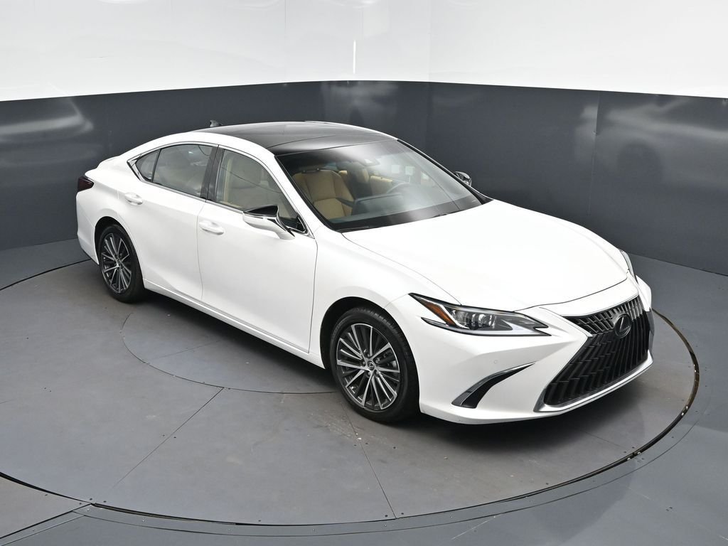Used 2024 White Lexus 350 image 1