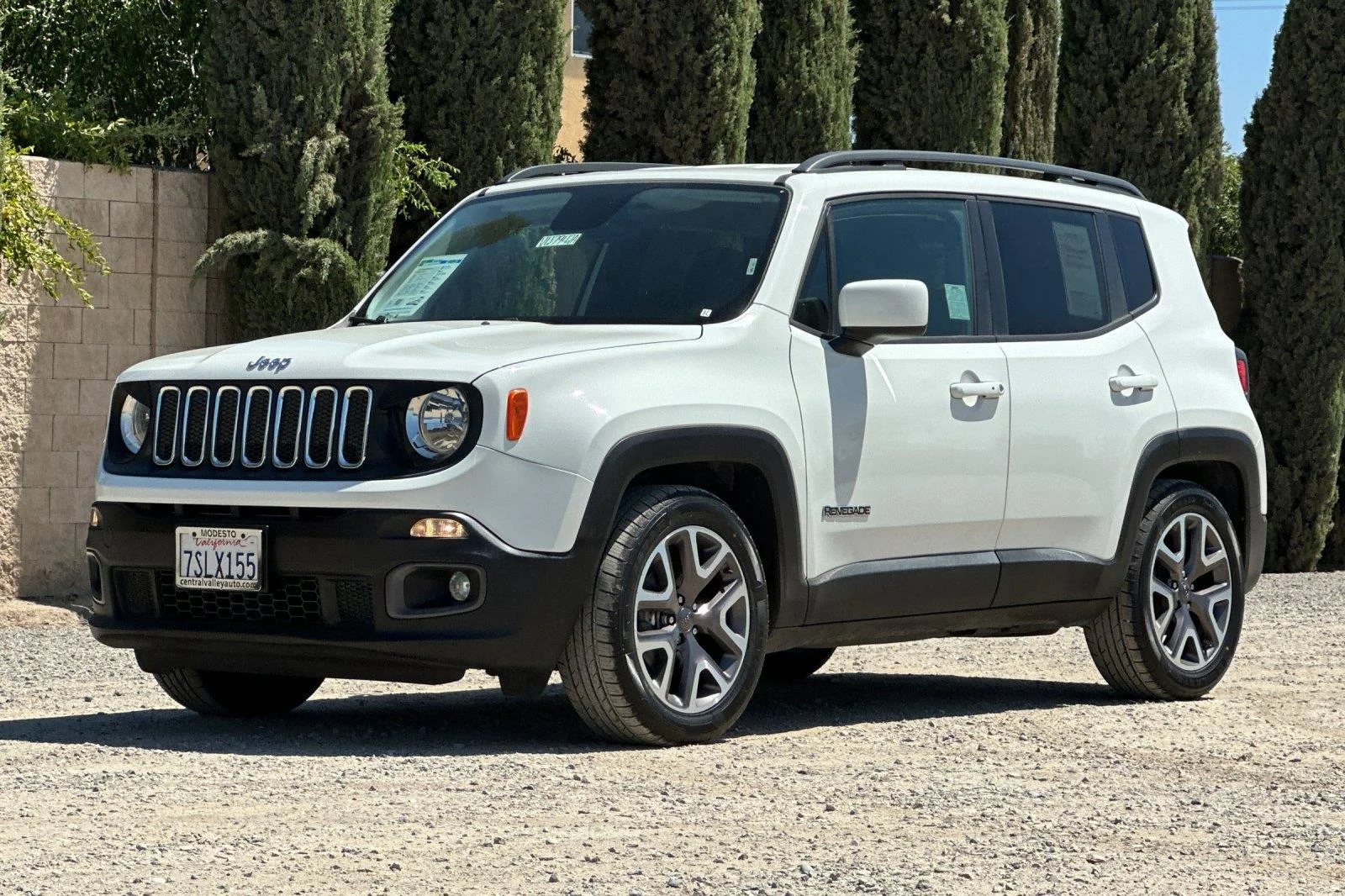 Used 2016 Alpine White Jeep Latitude image 8