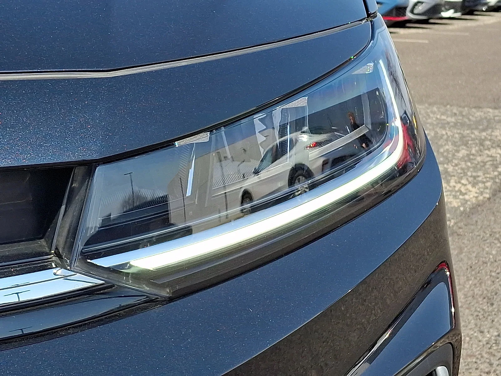 Used 2025 Deep Black Pearl   2T2t Volkswagen SE image 9