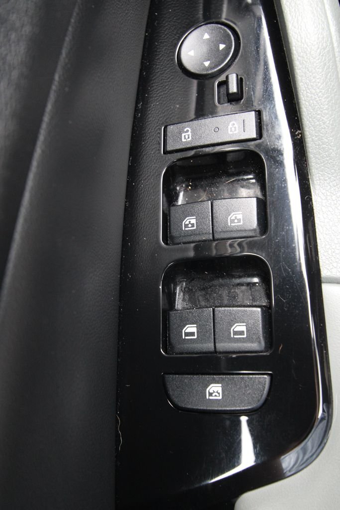 Used 2023 Black Kia X-Line image 24