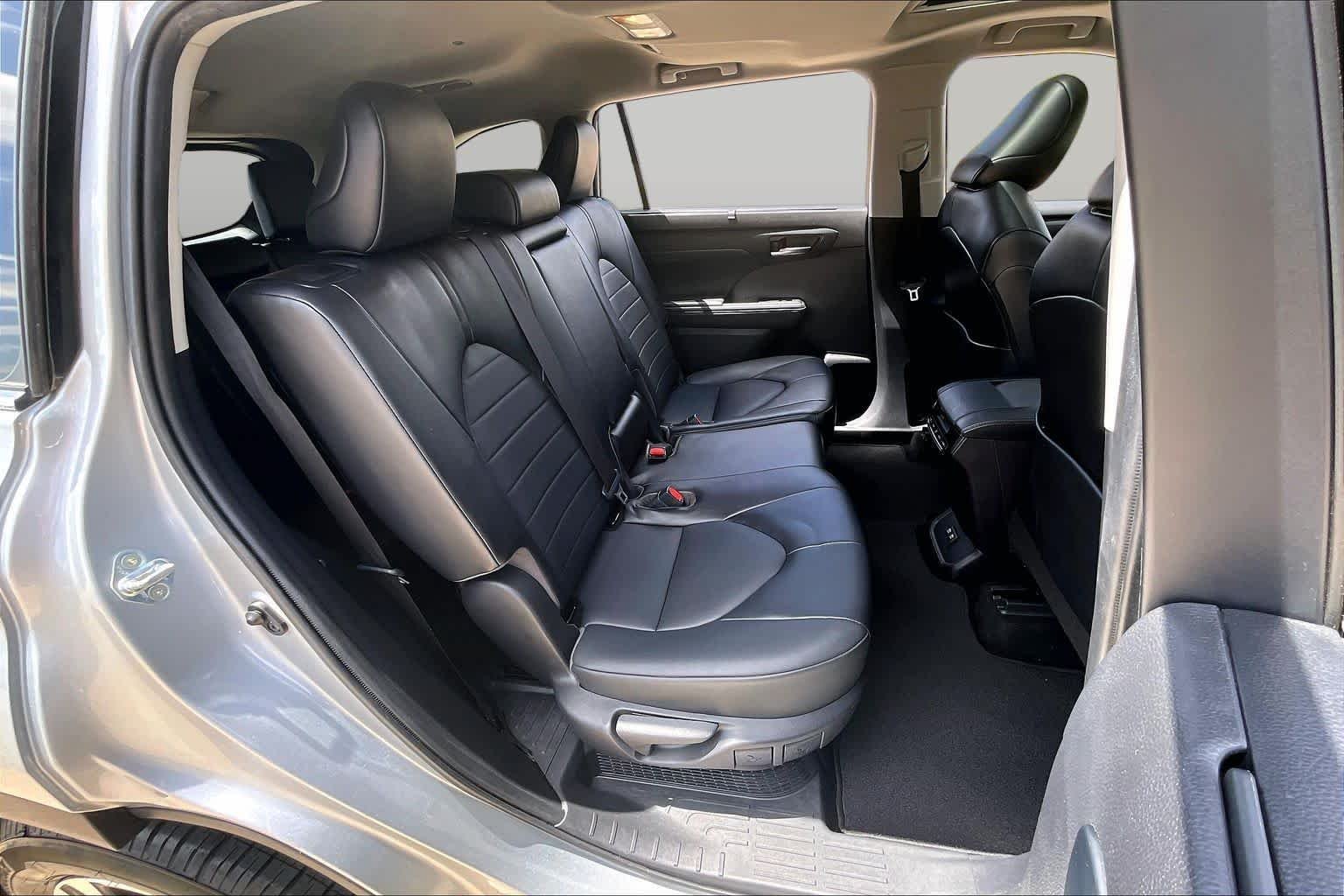 Used 2021 Celestial Silver Metallic Toyota Hybrid XLE image 19