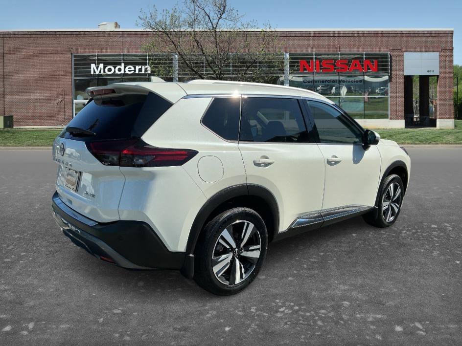 Used 2023 Pearl White Tricoat Nissan SL image 4
