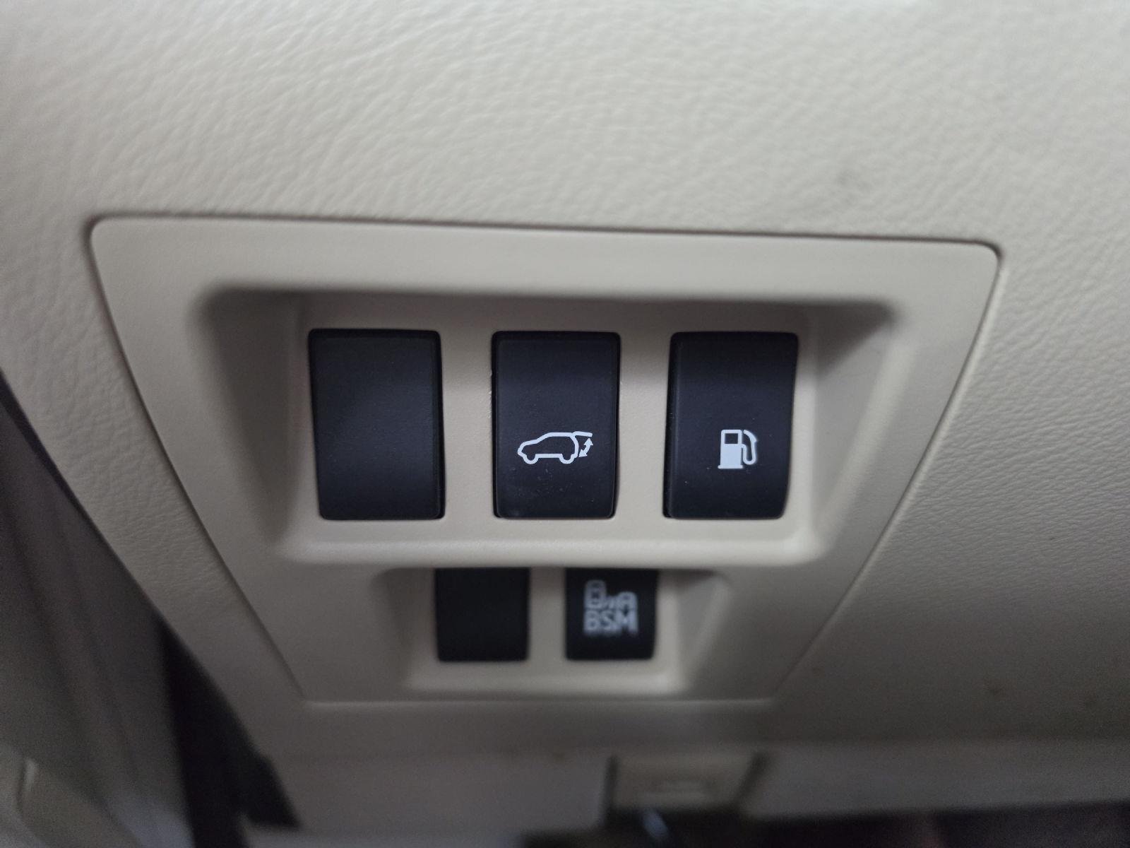 Used 2015 Satin Cashmere Metallic Lexus Base image 34