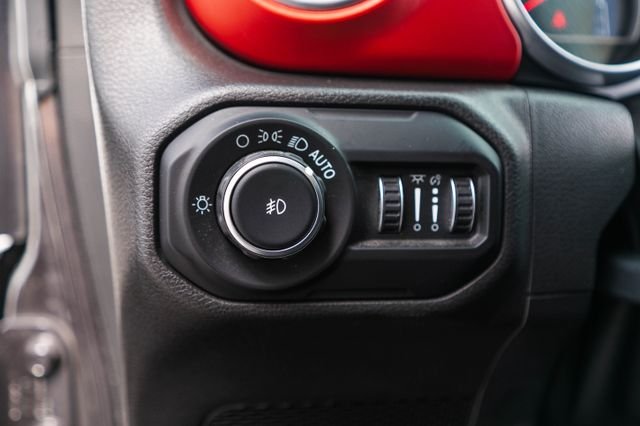 Used 2019 Crystal Metallic Jeep Unlimited Rubicon image 25