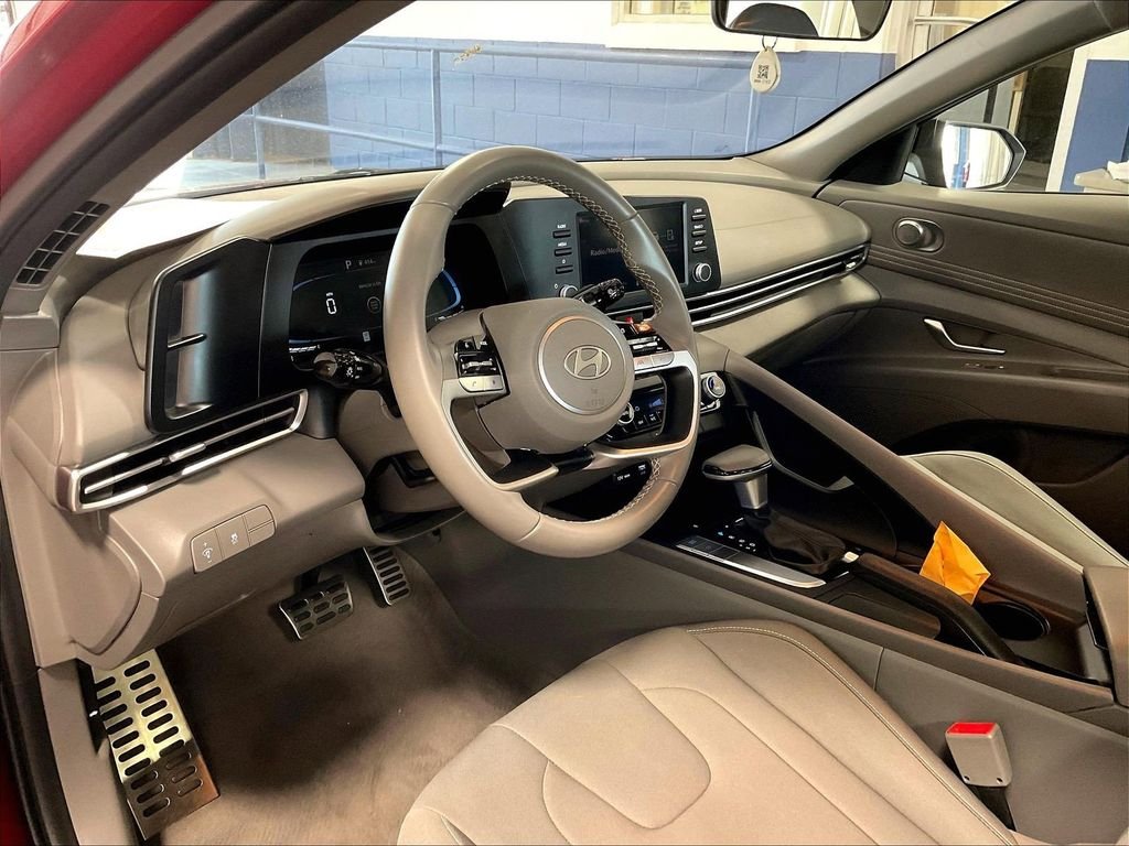 Used 2025 Red Hyundai SEL Sport image 8