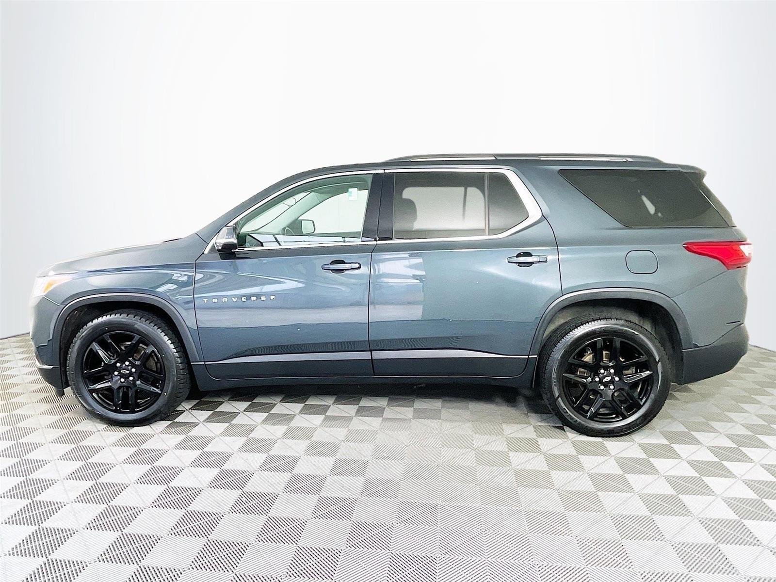 Used 2019 Graphite Metallic Chevrolet LT Cloth image 4