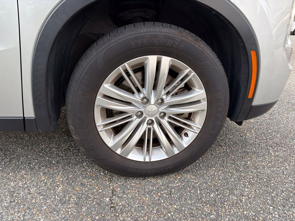 Used 2022 Silver Mitsubishi ES image 25