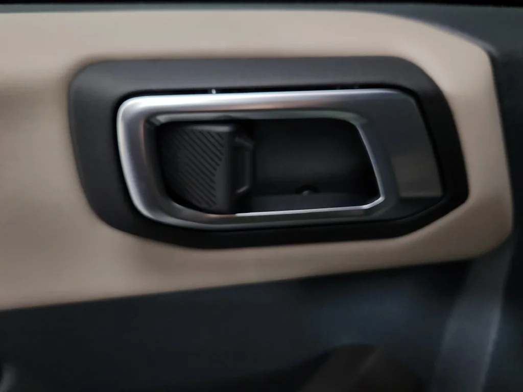 Used 2024 Green Ford Wildtrak image 16