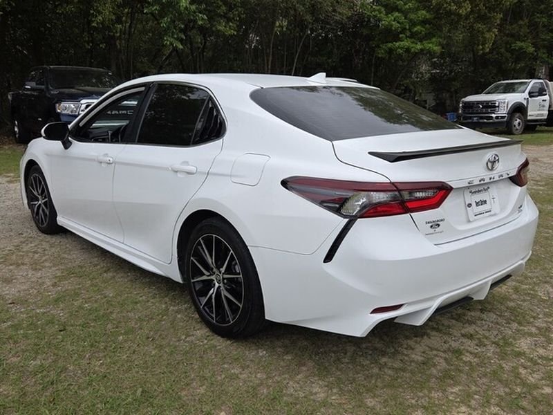 Used 2023 Ice Toyota SE image 11