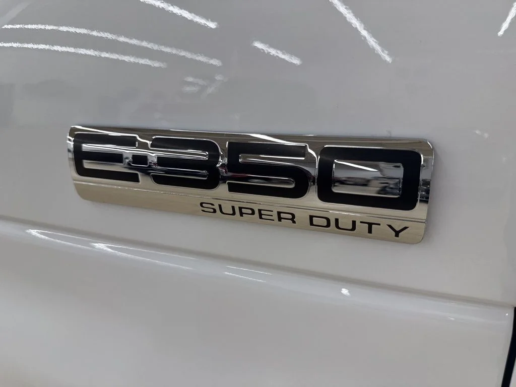 New 2025 Oxford White Ford E-350 SRW image 19