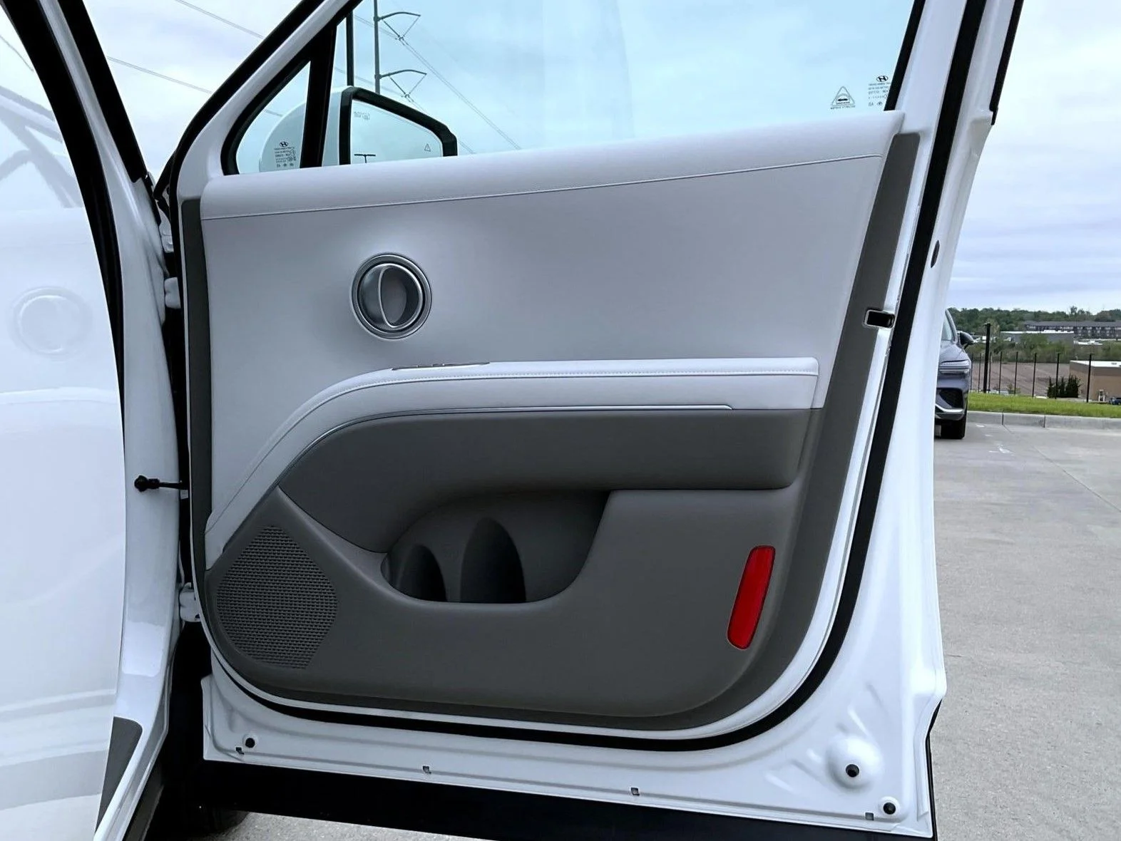 New 2026 White Hyundai SEL Premium image 17