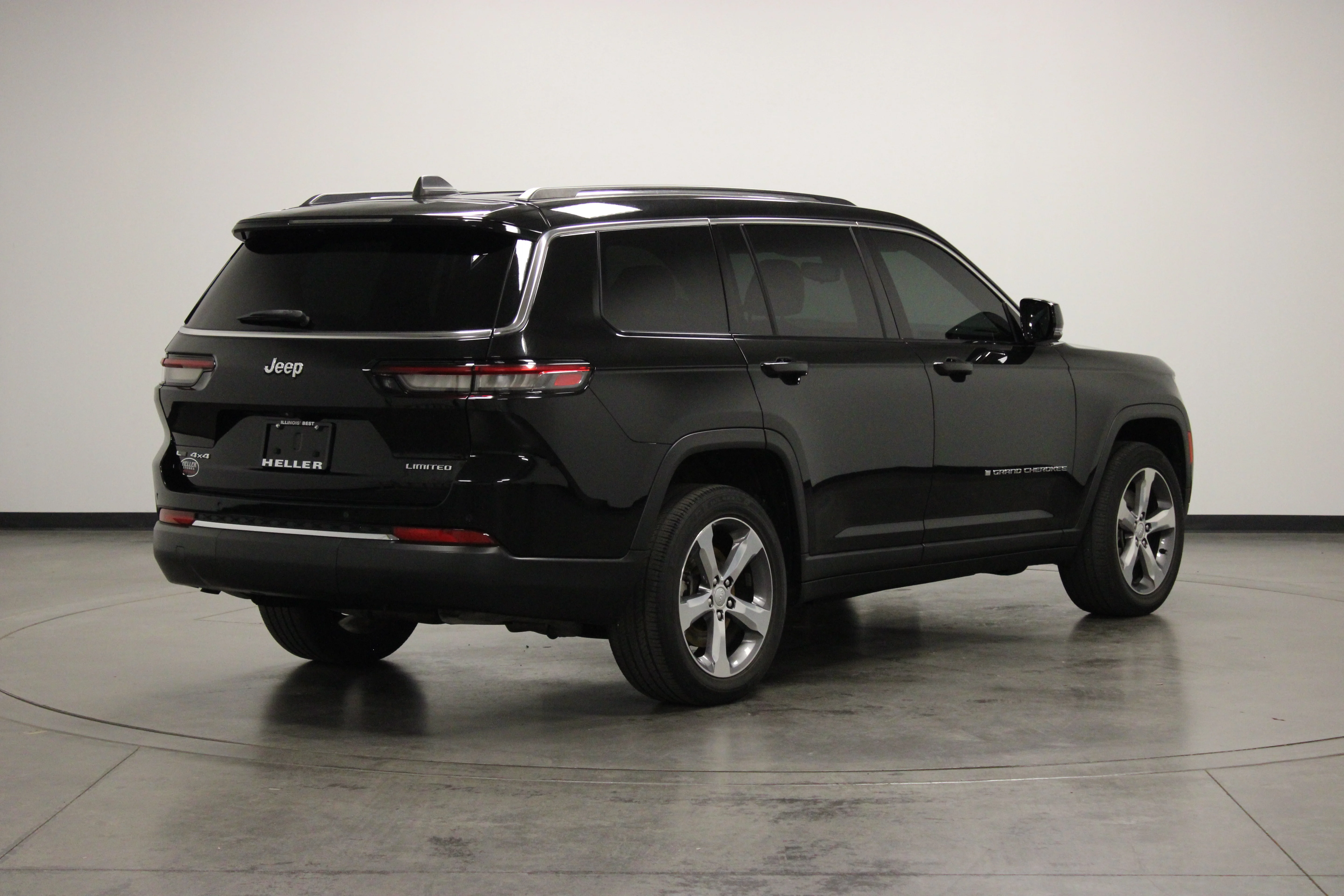 Used 2021 Diamond Black Crystal Pearlcoat Jeep Limited image 8