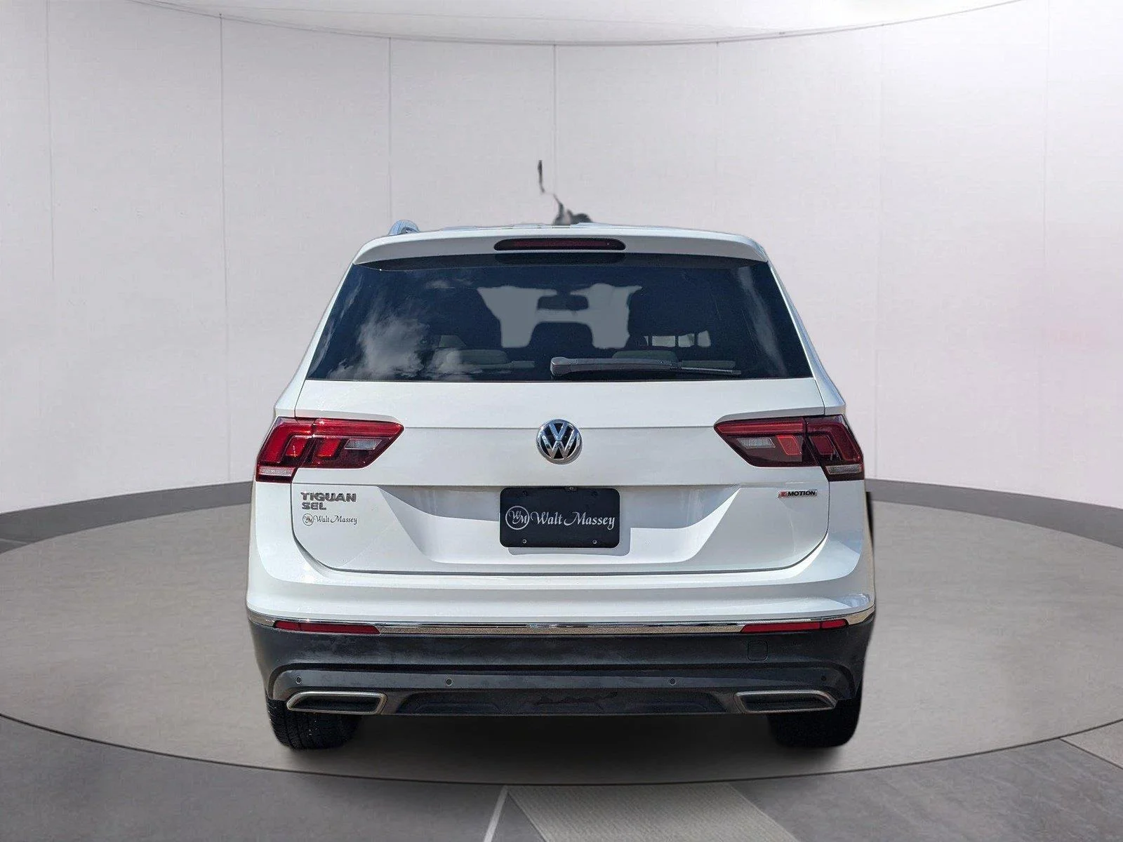 Used 2019 Pure White Volkswagen SEL image 4