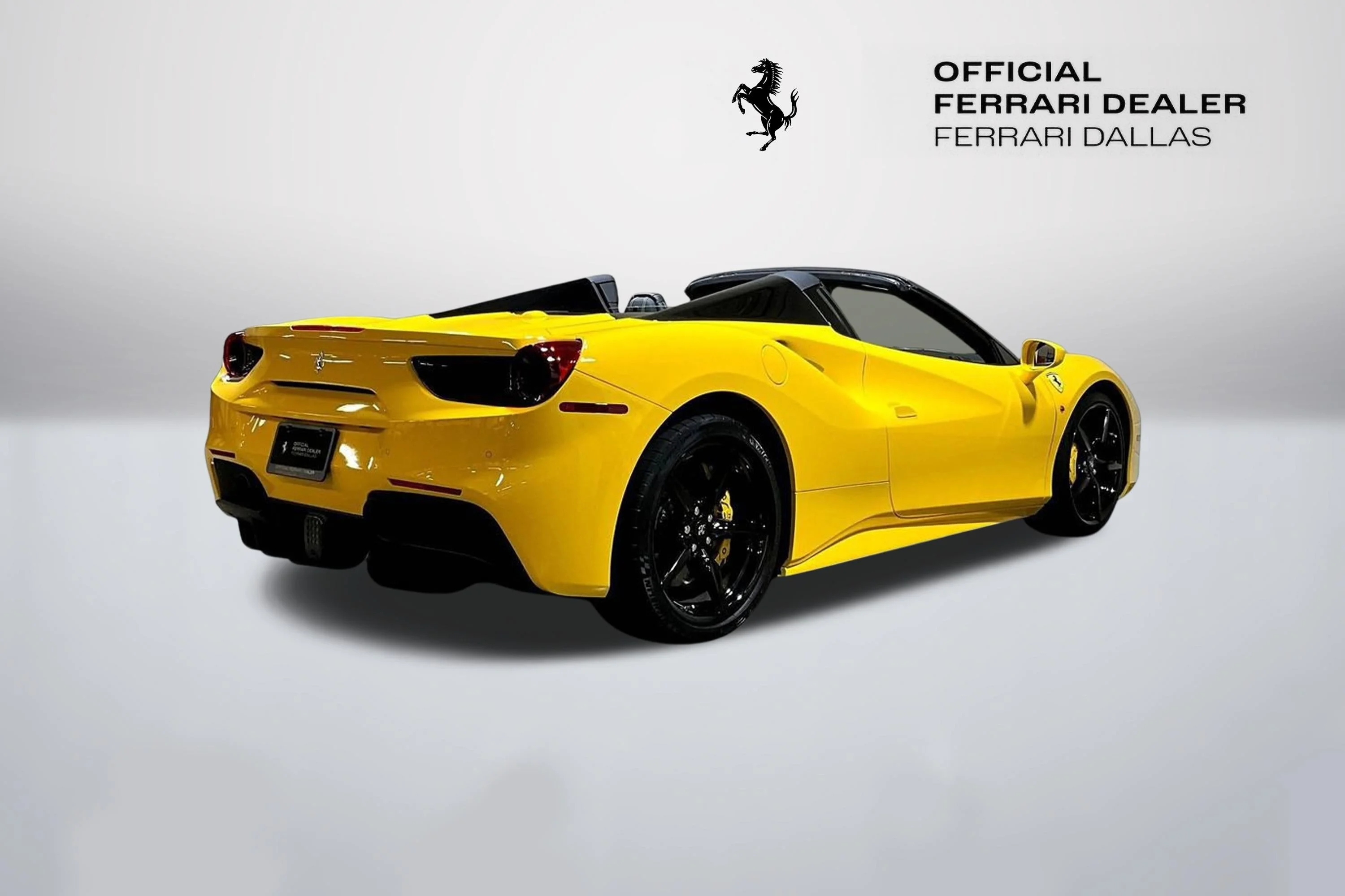 Used 2018 Giallo Modena Ferrari  image 7