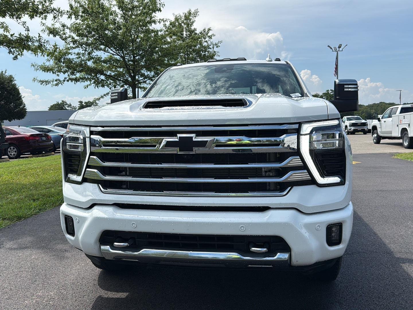 Used 2024 Summit White Chevrolet High Country image 2
