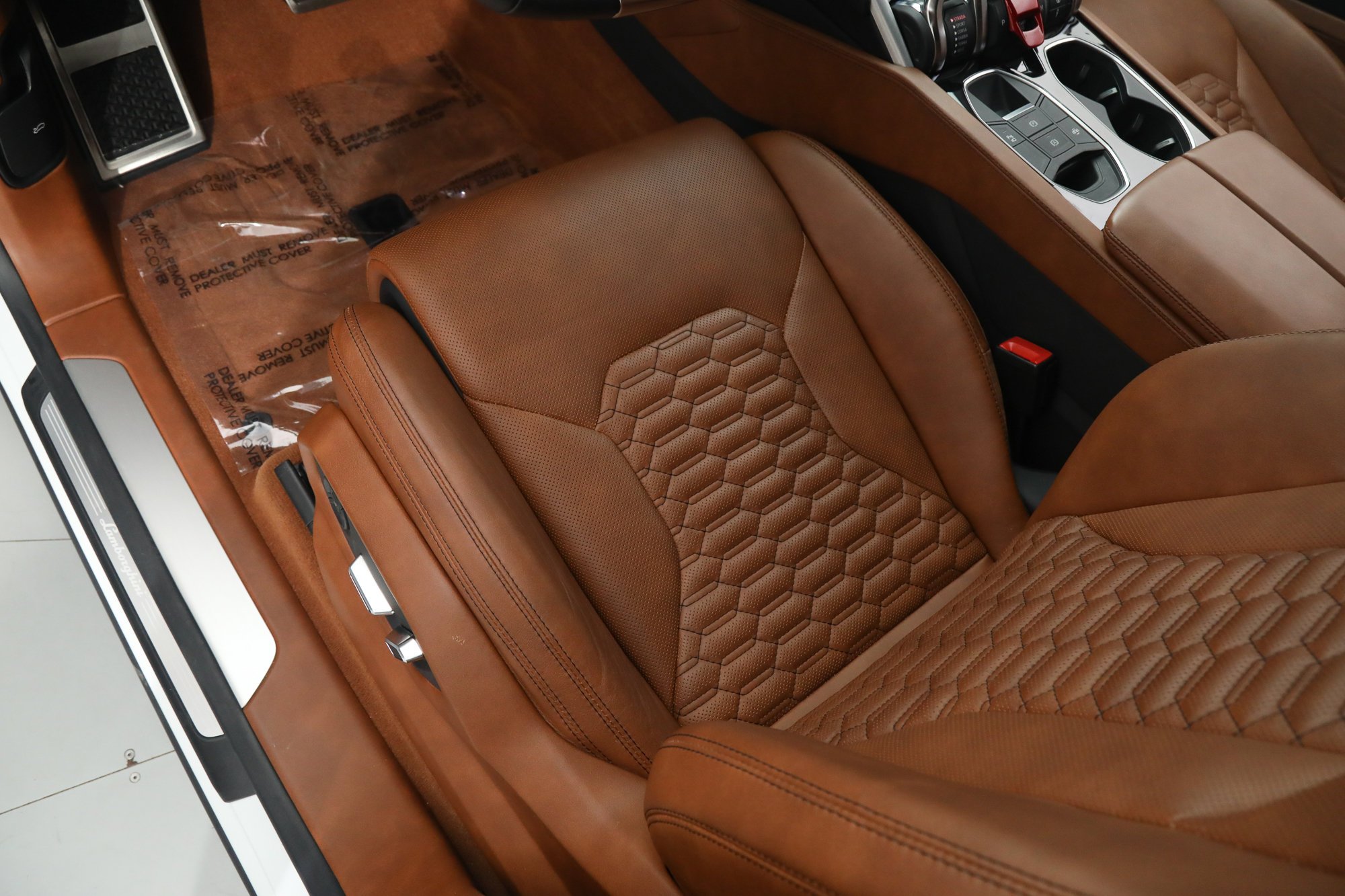 Used 2020 White Lamborghini  image 19