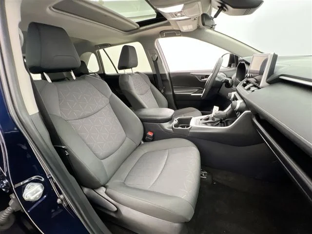 2024 Toyota RAV4 XLE - Photo 15