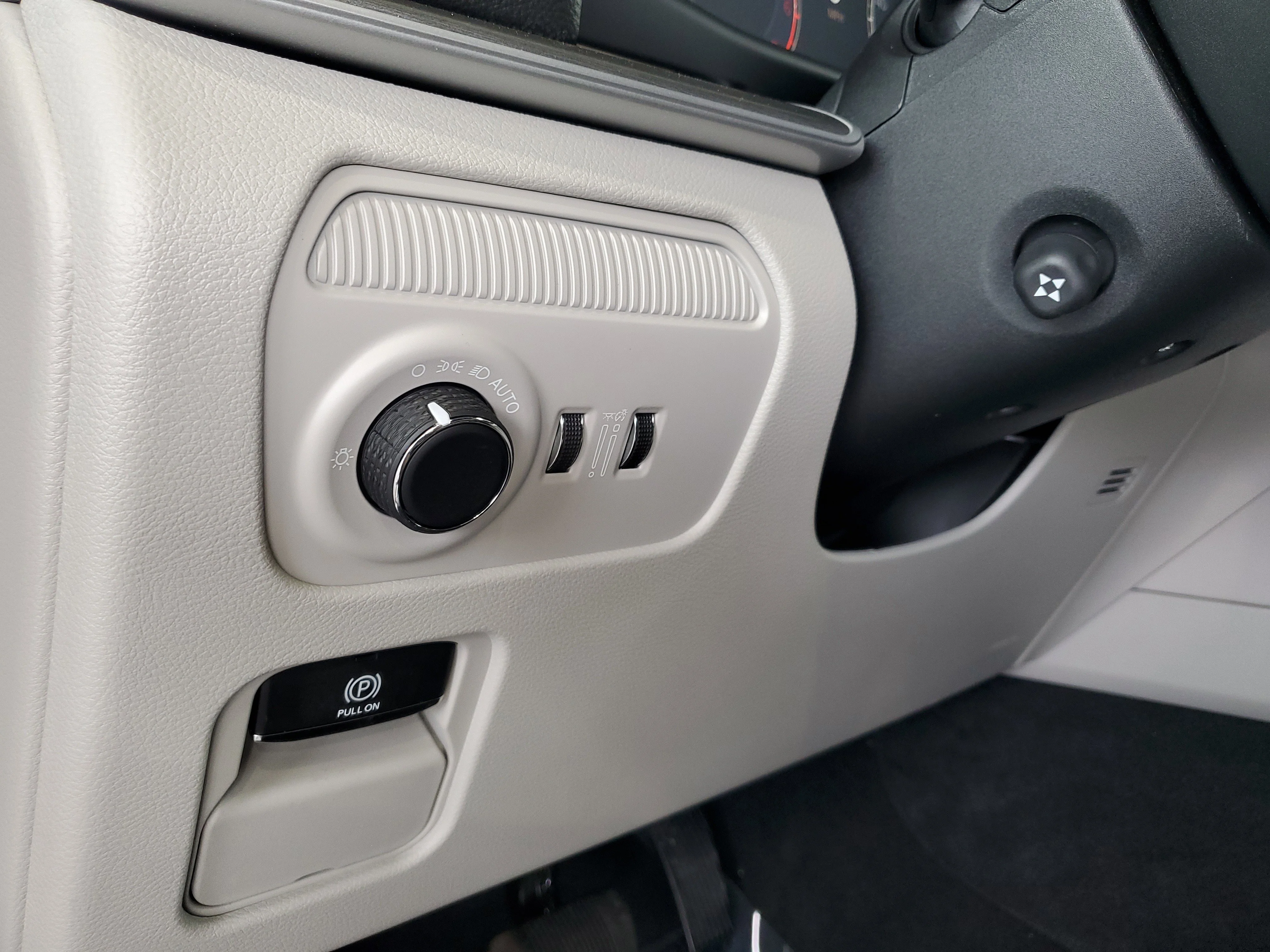 New 2026 Bright White Clear-Coat Exterior Paint Jeep  image 21