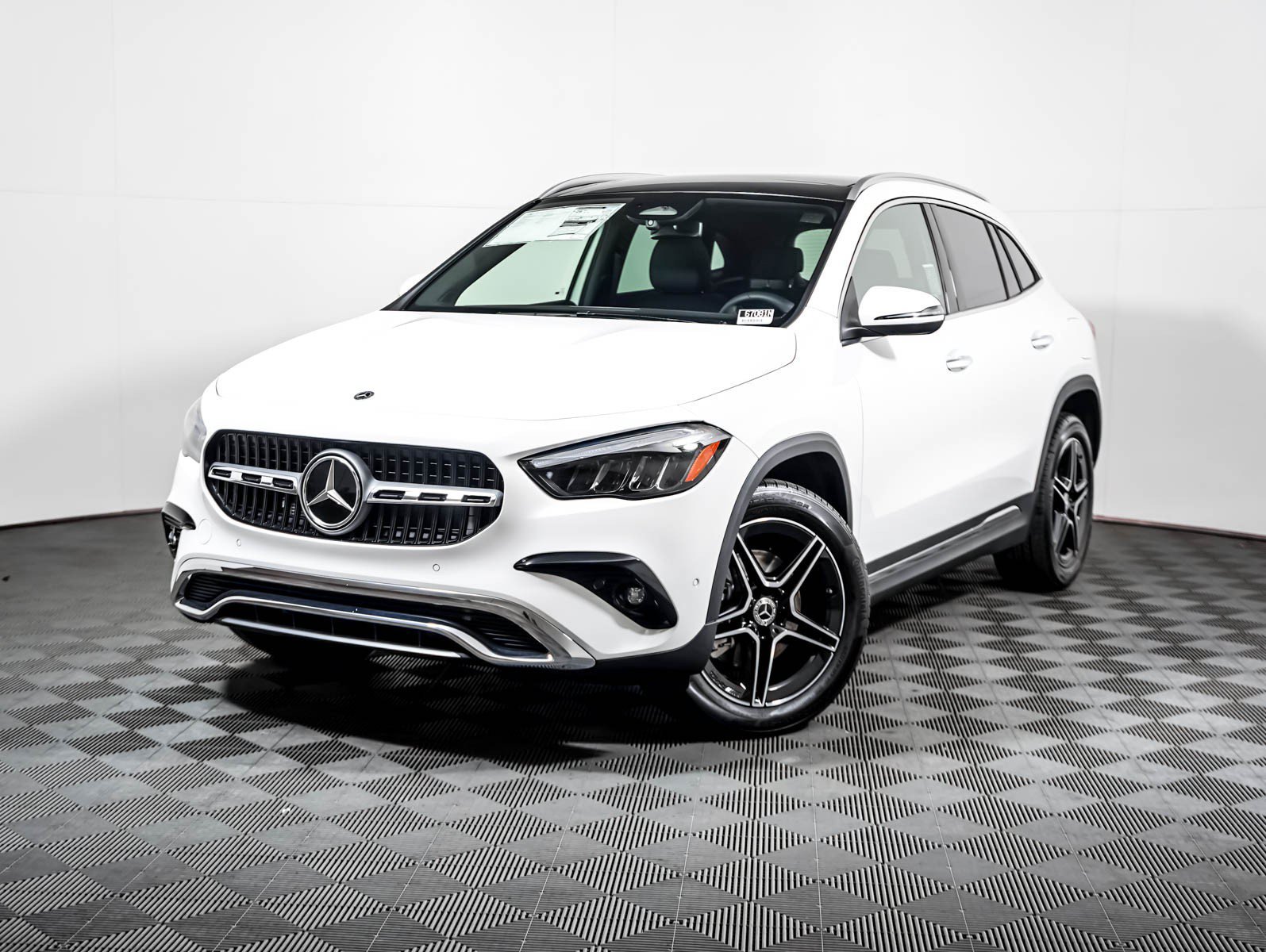 New 2026 Polar White Mercedes-Benz GLA 250 image 1