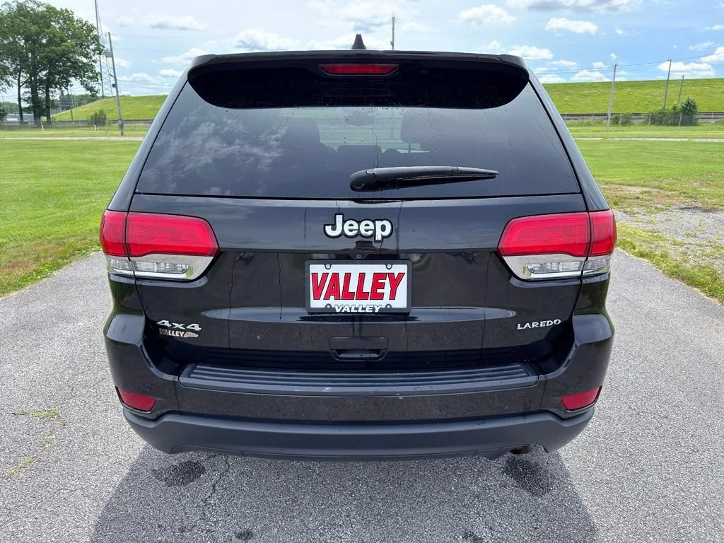 Used 2017 Black Jeep Laredo image 11