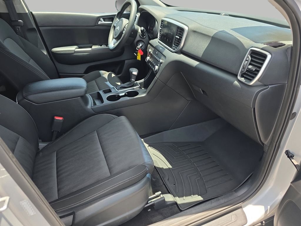 Used 2022 Sparkling Silver Kia LX image 32