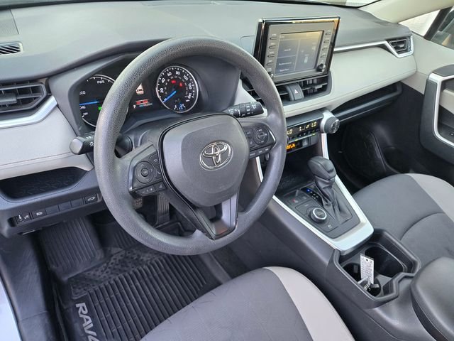 Used 2019 Silver Toyota XLE image 10