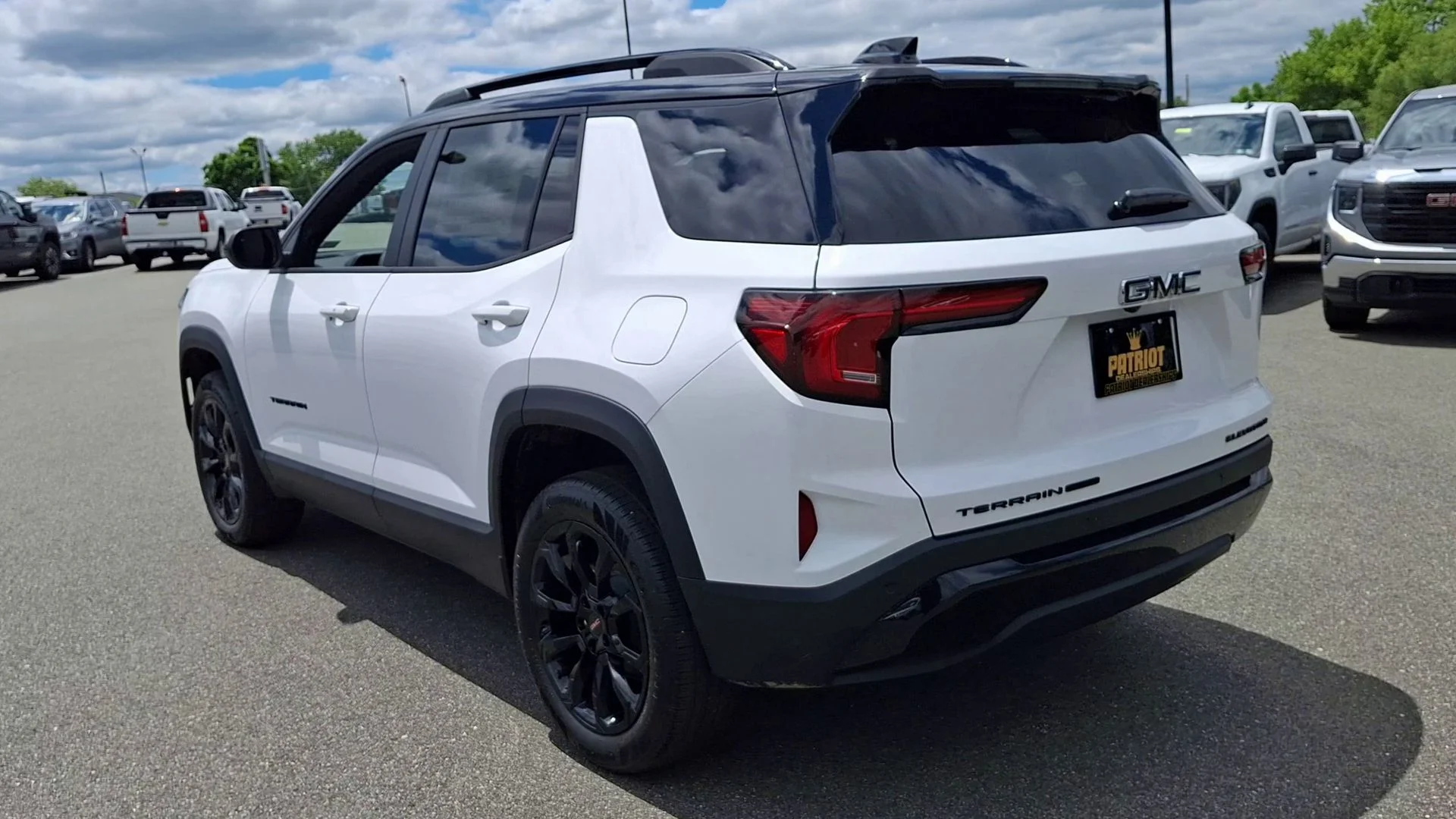 New 2026 Summit White GMC Elevation image 33