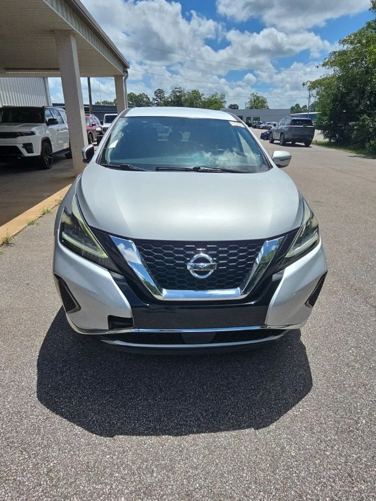 Used 2019 Silver Nissan S image 7