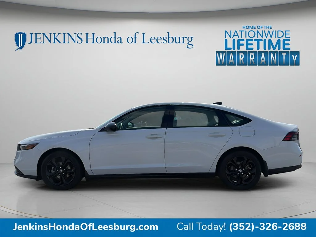 Certified Used 2025 Platinum White Pearl Honda SE image 6
