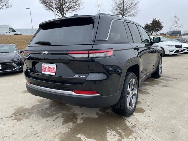 New 2026 Diamond Black Crystal Pearlcoat Jeep Limited image 5
