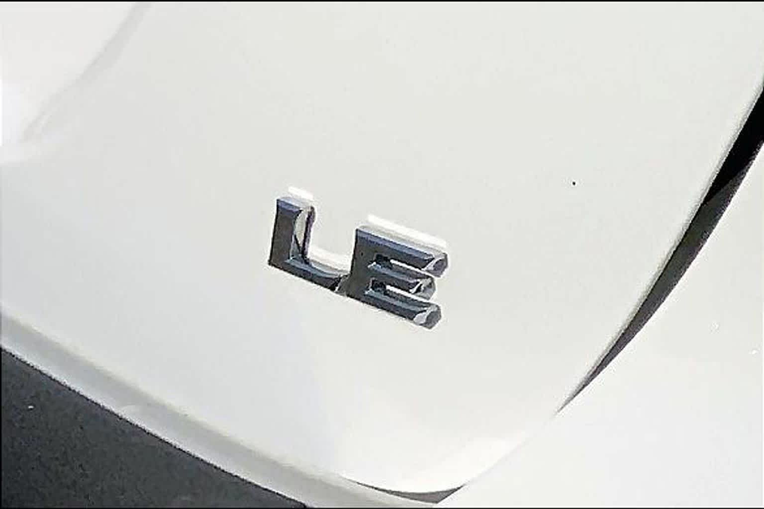 Used 2023 Ice Cap Toyota LE image 30