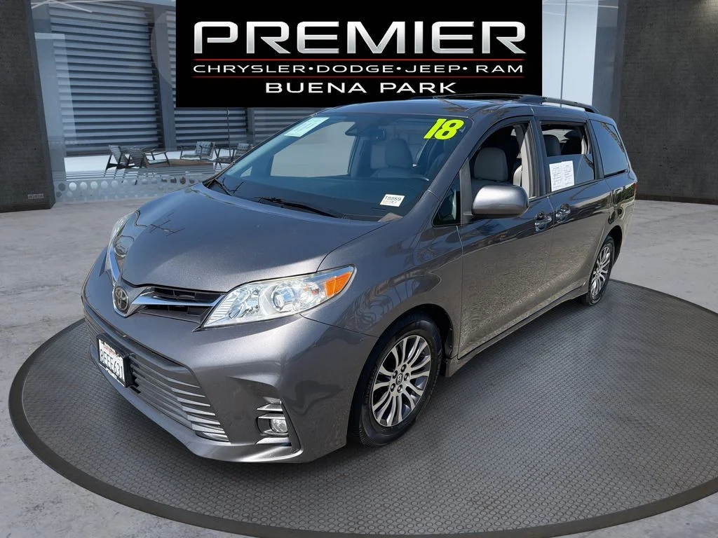 2018 Toyota Sienna XLE V6 8-Passenger's photo
