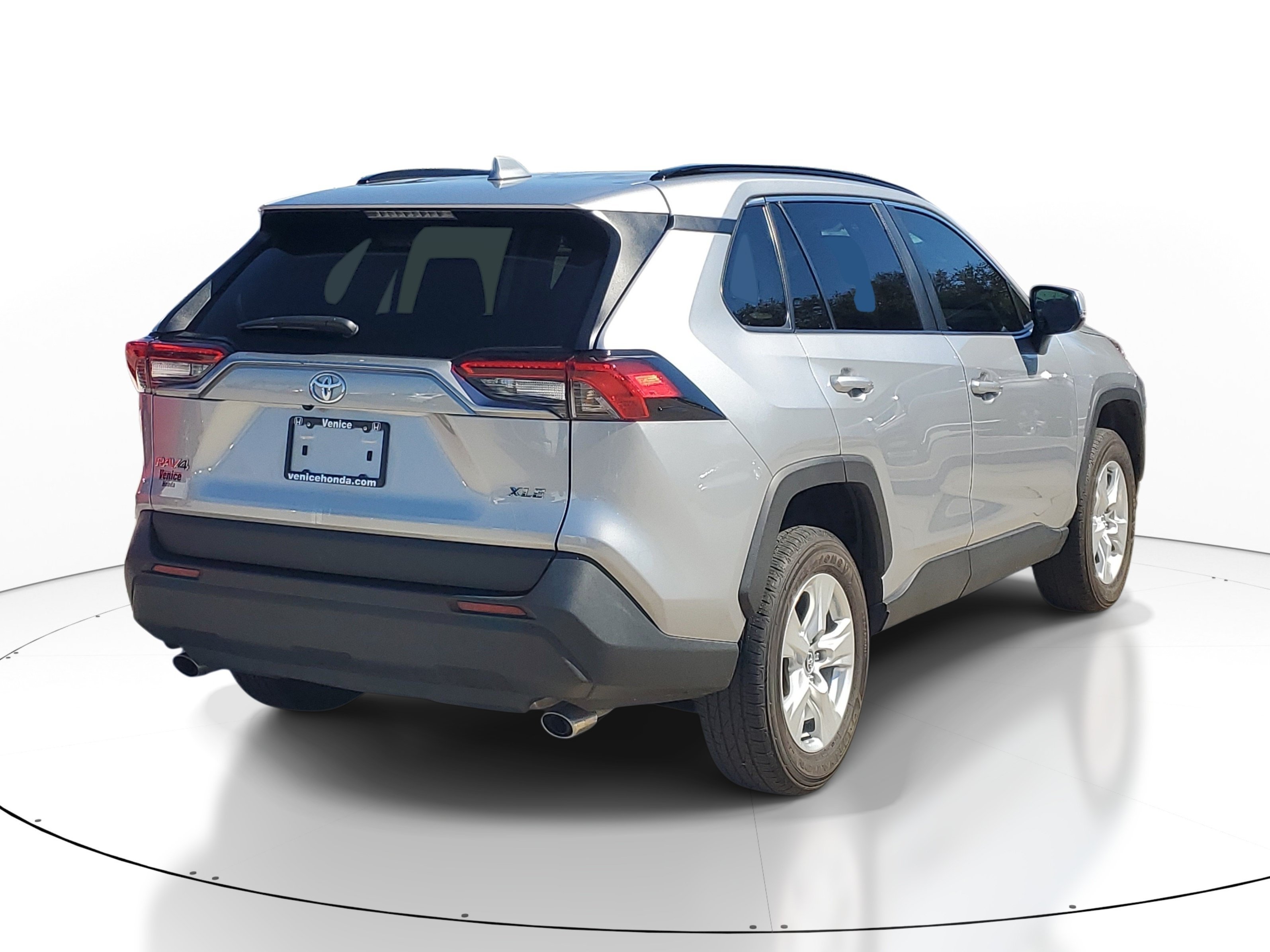 Used 2021 Silver Sky Metallic Toyota XLE image 5