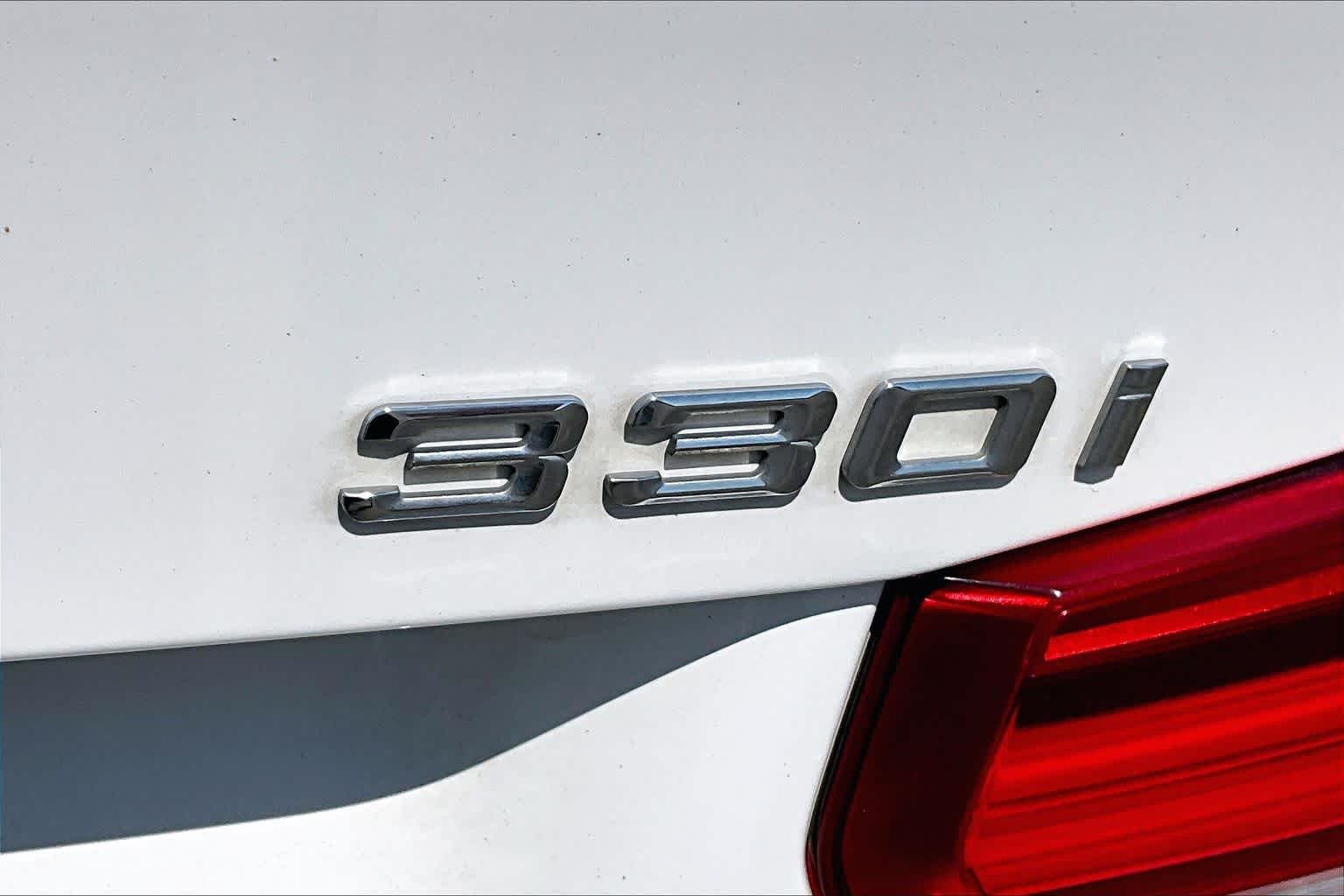 Used 2018 Alpine White BMW 330i image 9