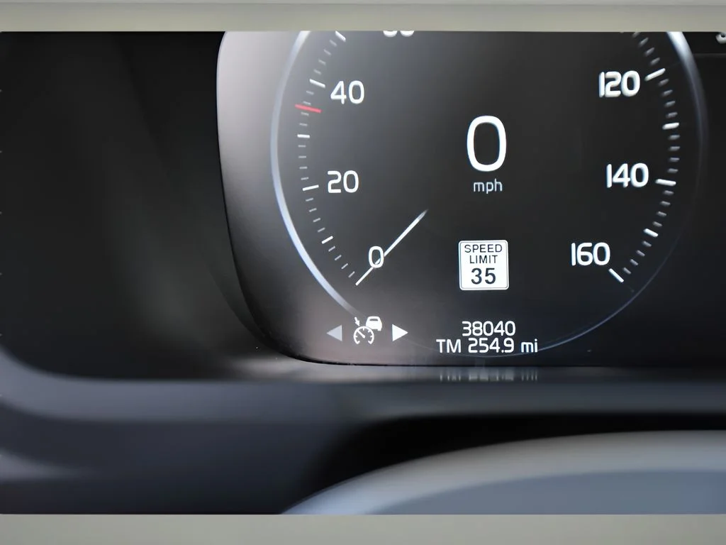 Used 2022 Pine Grey Metallic Volvo Inscription image 20