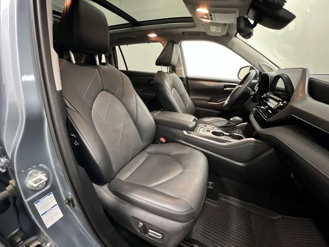 Used 2021 Blue Toyota Platinum image 30